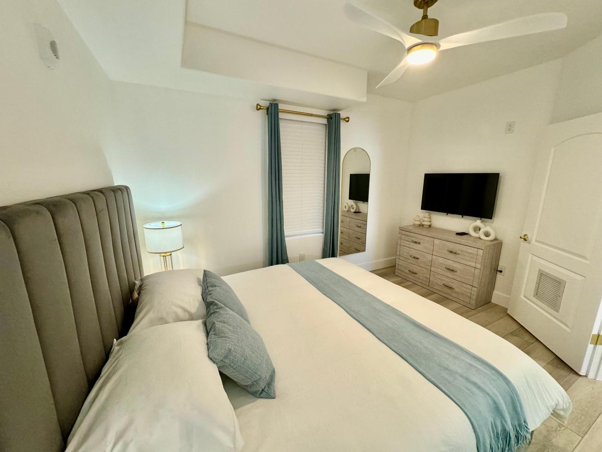 Balcony King Suite - Lake & Pool View أورلاندو المظهر الخارجي الصورة
